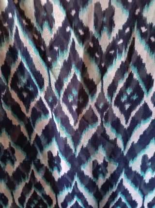 Blusa ligera estampada azul y blanco