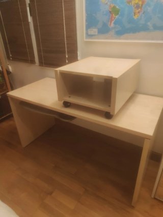 Mesa de oficina o de estudio de melamina arce.