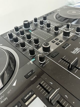 Mesa DJ Hercules Impulse 500 +2 Altavoces+Tripodes