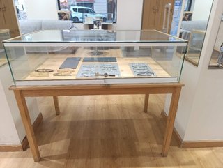 Vitrina expositora cristal 120 cm con llave