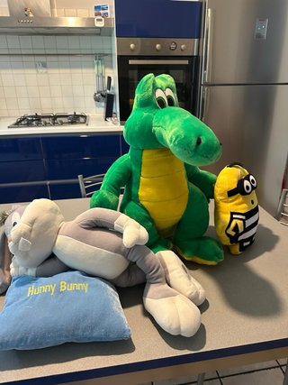 Peluche Bugs Bunny, cocodrillo e Minion