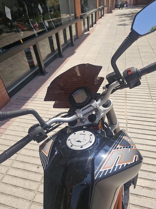 KTM 390 Duke Negra y Naranja