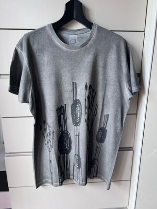 T-shirt grigia con stampa