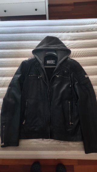 Cazadora Koroshi&Co imitación piel negra