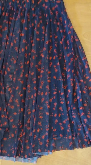 Falda tul estampado flores negro y rojo