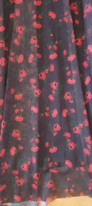 Falda tul estampado flores negro y rojo