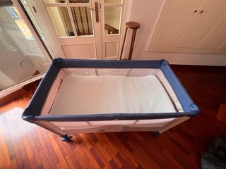 Cuna de viaje, colchón viscoelástico y cambiador