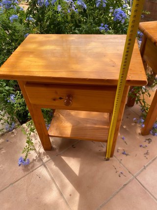 Pareja de mesitas de noche de madera maciza