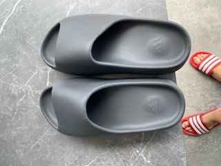 Adidas Yeezy Slide Gris