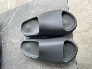 Adidas Yeezy Slide Gris