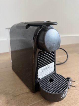 Cafetera Nespresso De Longhi  Essenza Mini