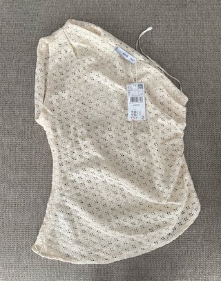 Top asimétrico beige mango talla M