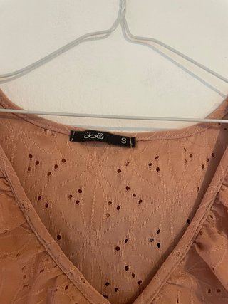 Blusa Abo rosa con volantes talla S
