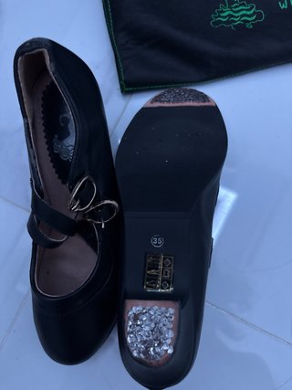Falda flamenca y tacones negros