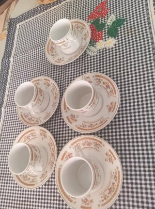 Juego de café/té antiguo 5Tazas y 5 Platos, porcel