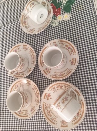 Juego de café/té antiguo 5Tazas y 5 Platos, porcel