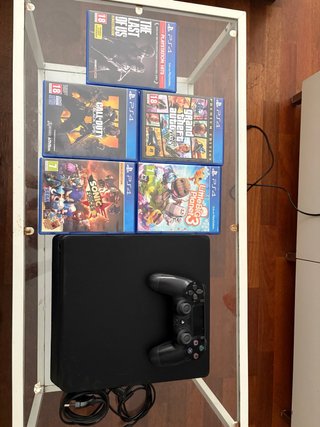 Pack Ps4 slim 1Tb con mando + 5 juegos