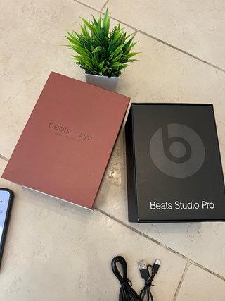 Cuffie Beats Studio Pro x Kim K. Marrone