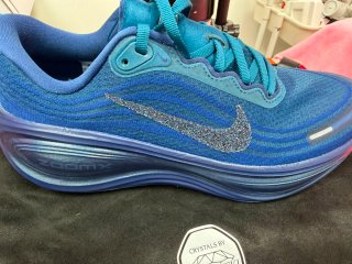 Nike Vomero Plus Swarovski - Azul Fuerza