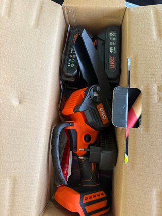 Motosierra UKC 6 con 2 baterías y 2 cadenas