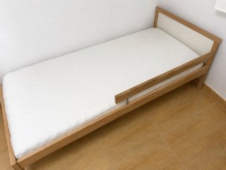 Cama infantil madera con barrera IKEA SNIGLAR