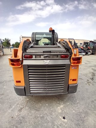 Cargadora Compacta CASE SV340B