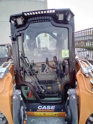 Cargadora Compacta CASE SV340B
