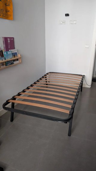 Cama de metal + colchón de soltero