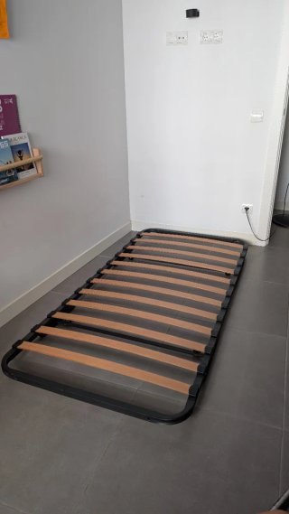 Cama de metal + colchón de soltero