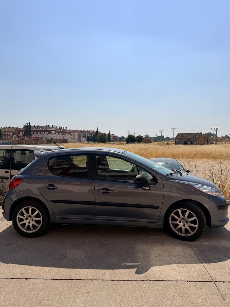 Peugeot 207 2009 - foto 1