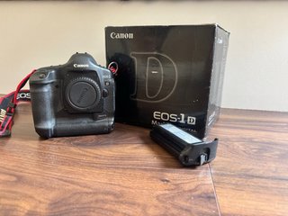 Canon EOS-1D Mark II Cámara Digital