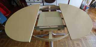 Mesa redonda vintage y 4 sillas