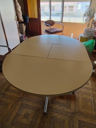 Mesa redonda vintage y 4 sillas