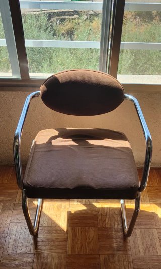 Mesa redonda vintage y 4 sillas