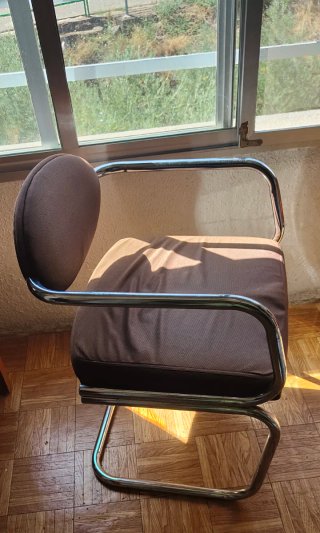 Mesa redonda vintage y 4 sillas
