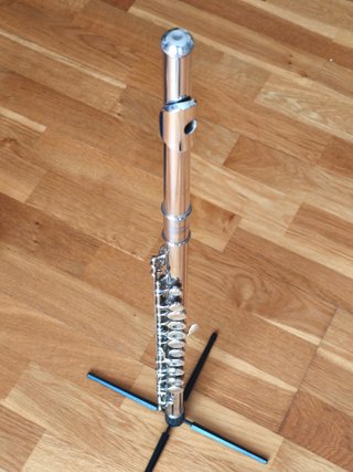Flauta travesera Yamaha YFL 281SII con estuche