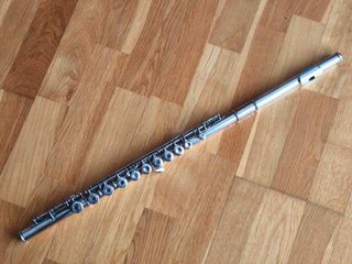 Flauta travesera Yamaha YFL 281SII con estuche