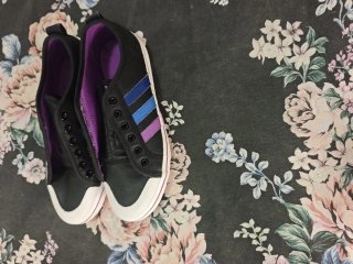 Zapatillas Adidas Negras y Moradas