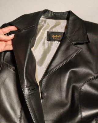 Chaqueta de piel negra