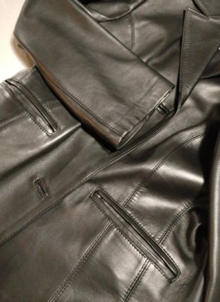 Chaqueta de piel negra