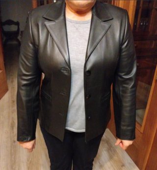Chaqueta de piel negra