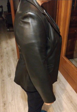 Chaqueta de piel negra
