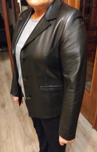 Chaqueta de piel negra