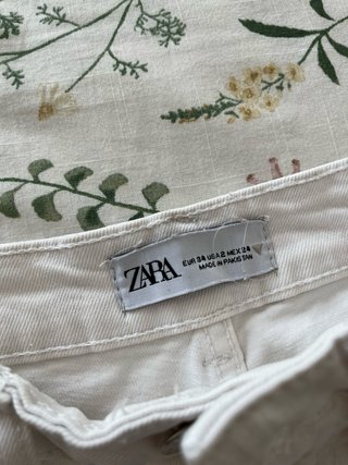 Vaqueros blancos Zara