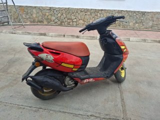 Aprilia Sonic Scooter Roja y Negra