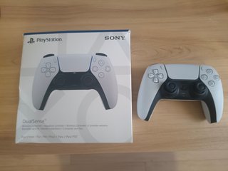 Consola PS5 + 2 Mandos + FIFA 24 + Caja