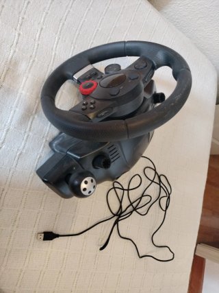 Volante Logitech Driving Force + Pedales