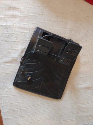 Volante Logitech Driving Force + Pedales