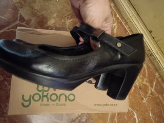 Zapatos de tacón negros Yokono
