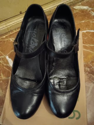 Zapatos de tacón negros Yokono
